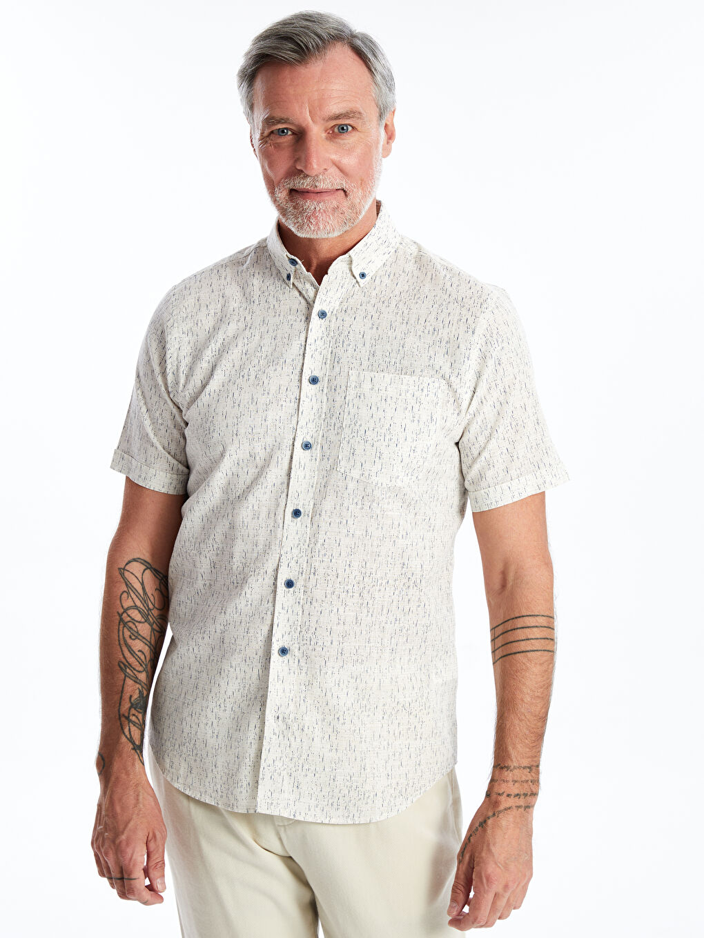 قميص بوبلين منقوش كم قصير بقصة عادية للرجال-1