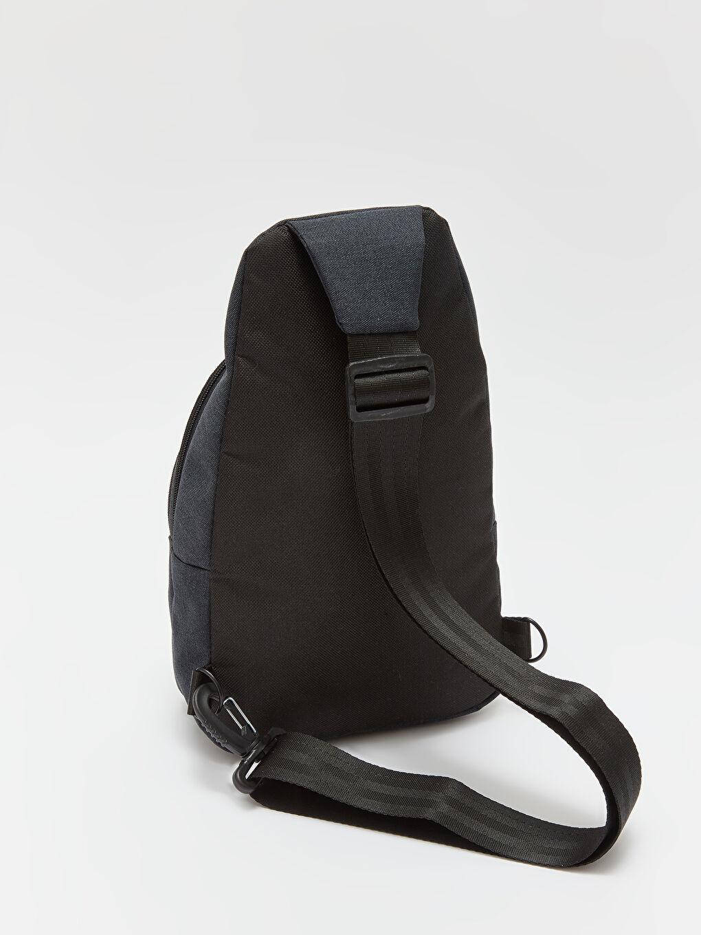 Siyah Fermuarlı Erkek Göğüs Çantası-1