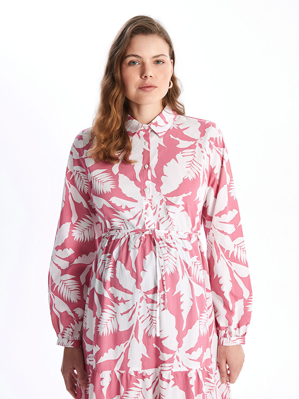 Robe de maternité à manches longues avec col et motifs-2