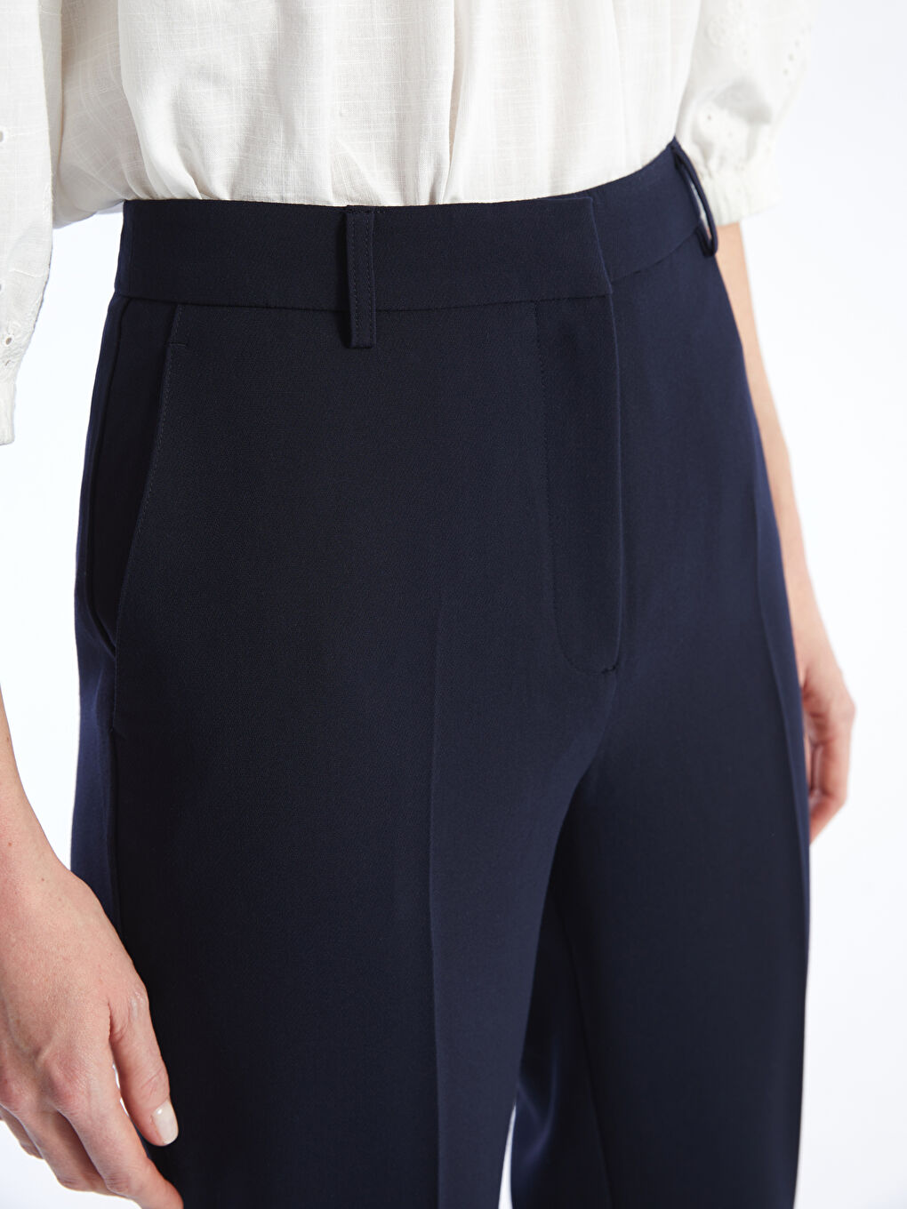Jednostavne ženske pantalone uskog kroja -S40170Z8-E1J