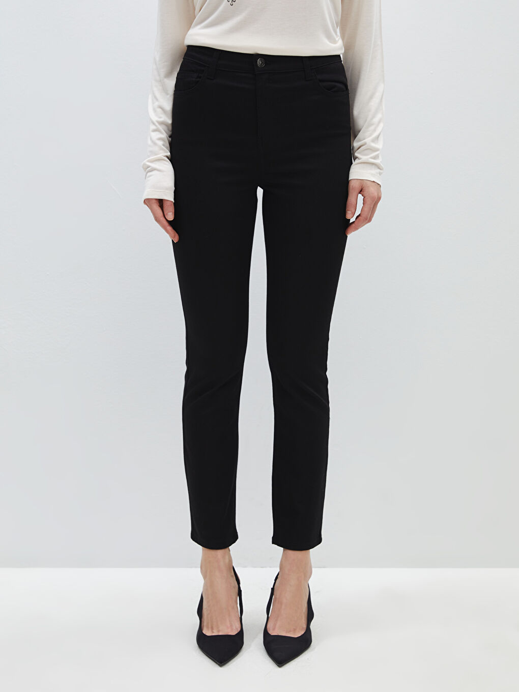LCWAIKIKI Classic Slim Fit Women's Jeans -S40185Z8-J0F