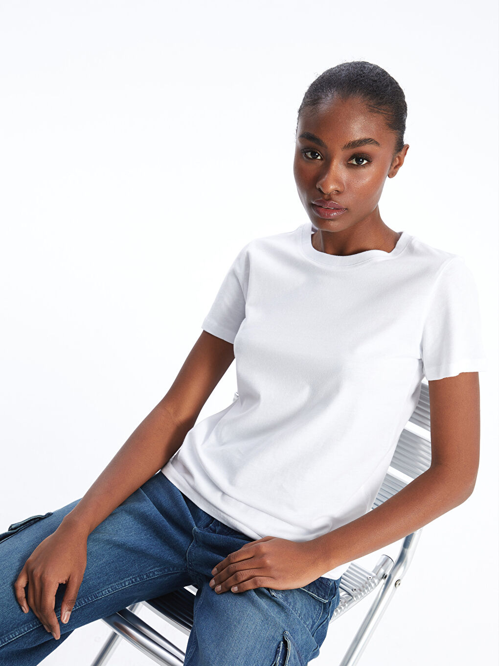 Beyaz Bisiklet Yaka Düz Kısa Kollu Kadın Tişört