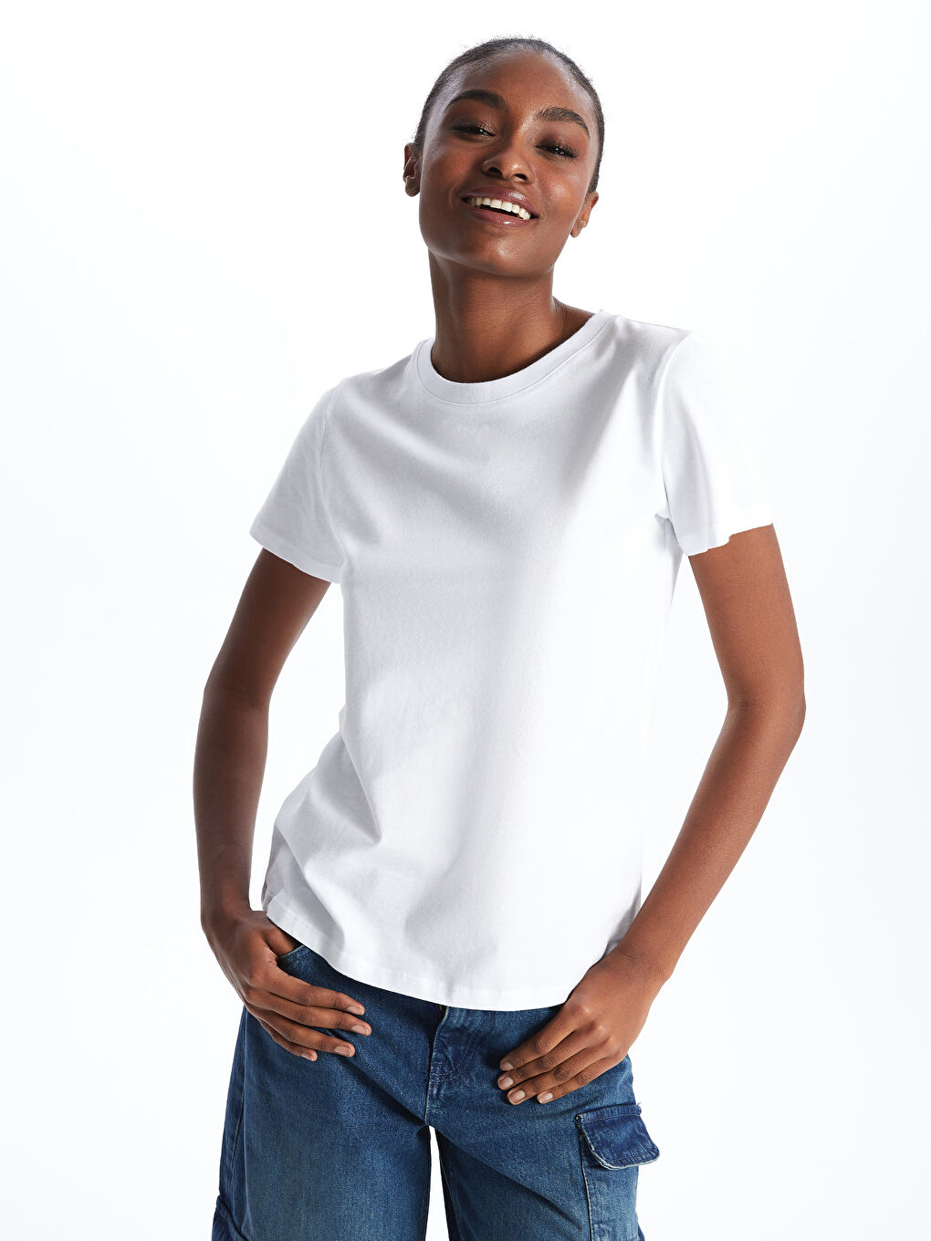 Beyaz Bisiklet Yaka Düz Kısa Kollu Kadın Tişört-1