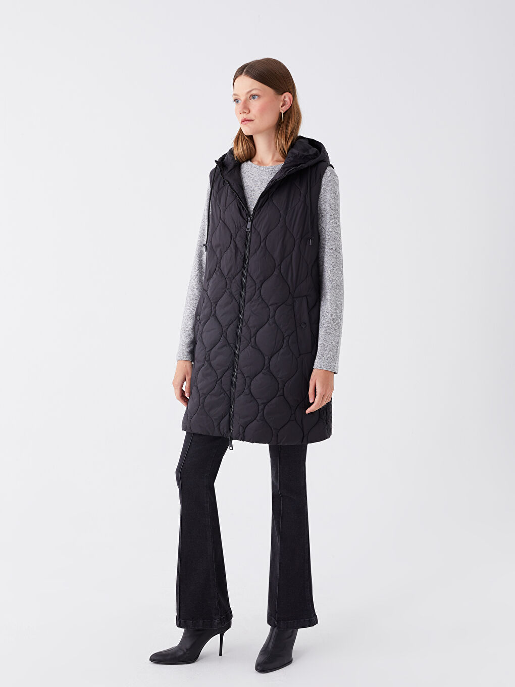 Siyah Kapüşonlu Kendinden Desenli Kadın Şişme Yelek-2