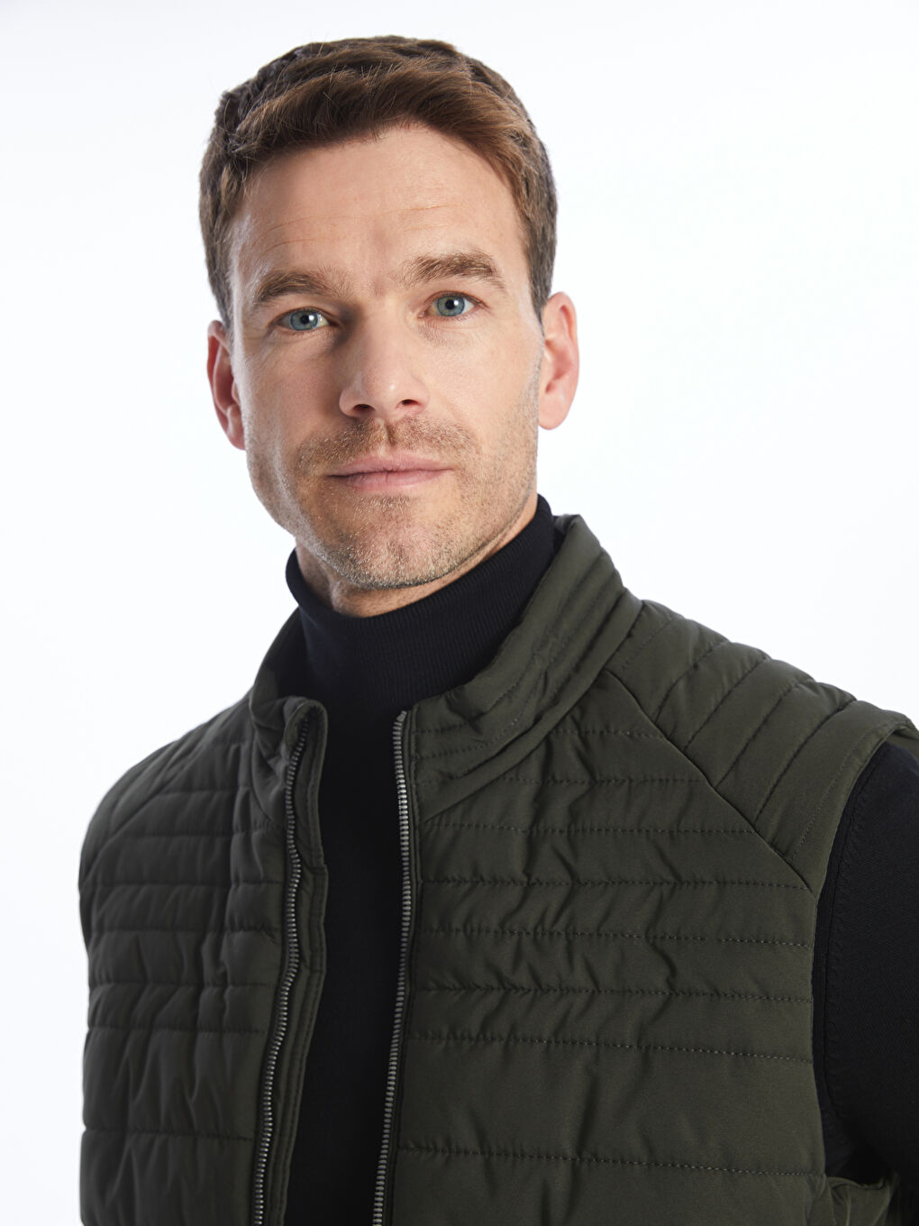 Standard Fit Turtle Neck Men's Vest -S40545Z8-J2L