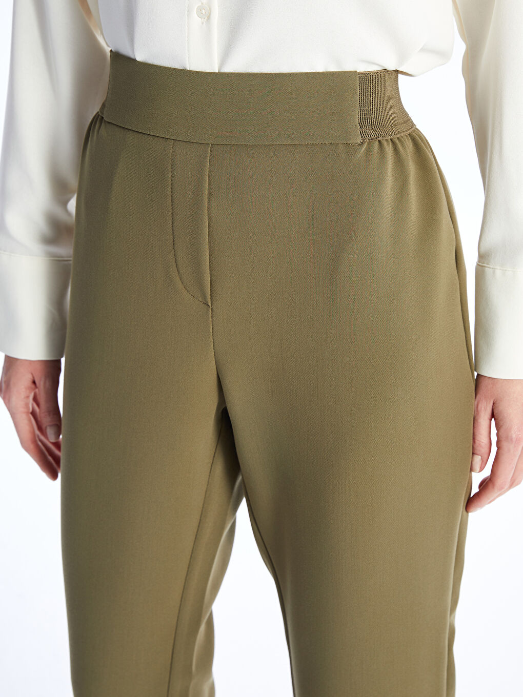 LCWAIKIKI Classic Elasticated Waist Regular Fit Women's Trousers -S40797Z8-H2T