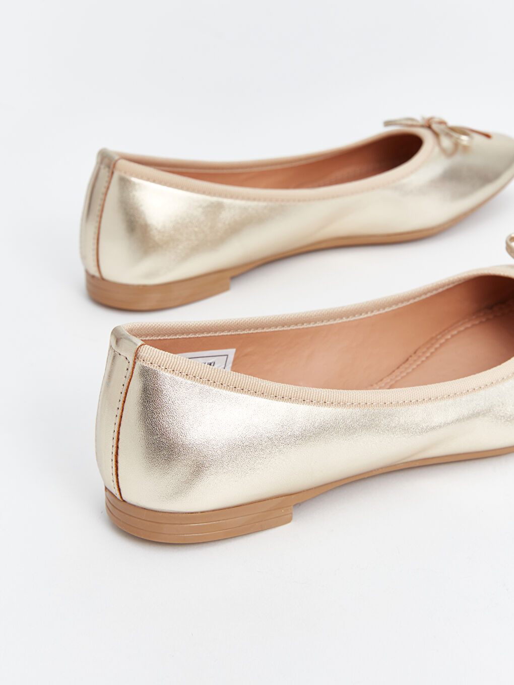 حذاء باليه مسطح للسيدات بتفاصيل فيونكة-4