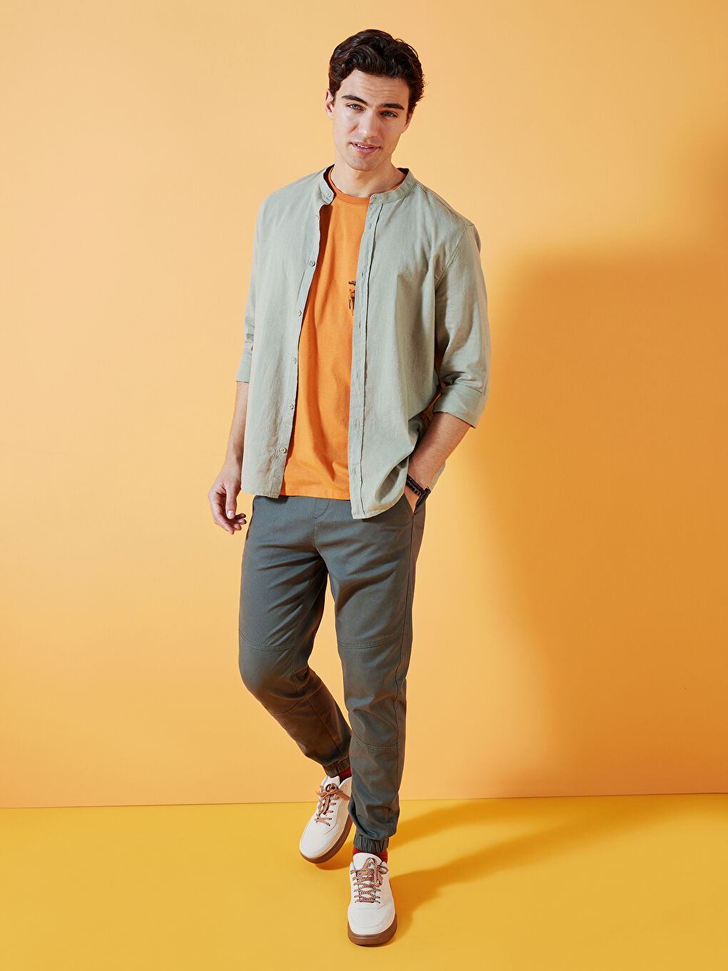 Muške pantalone od gabardina slim fit -S41012Z8-QLA