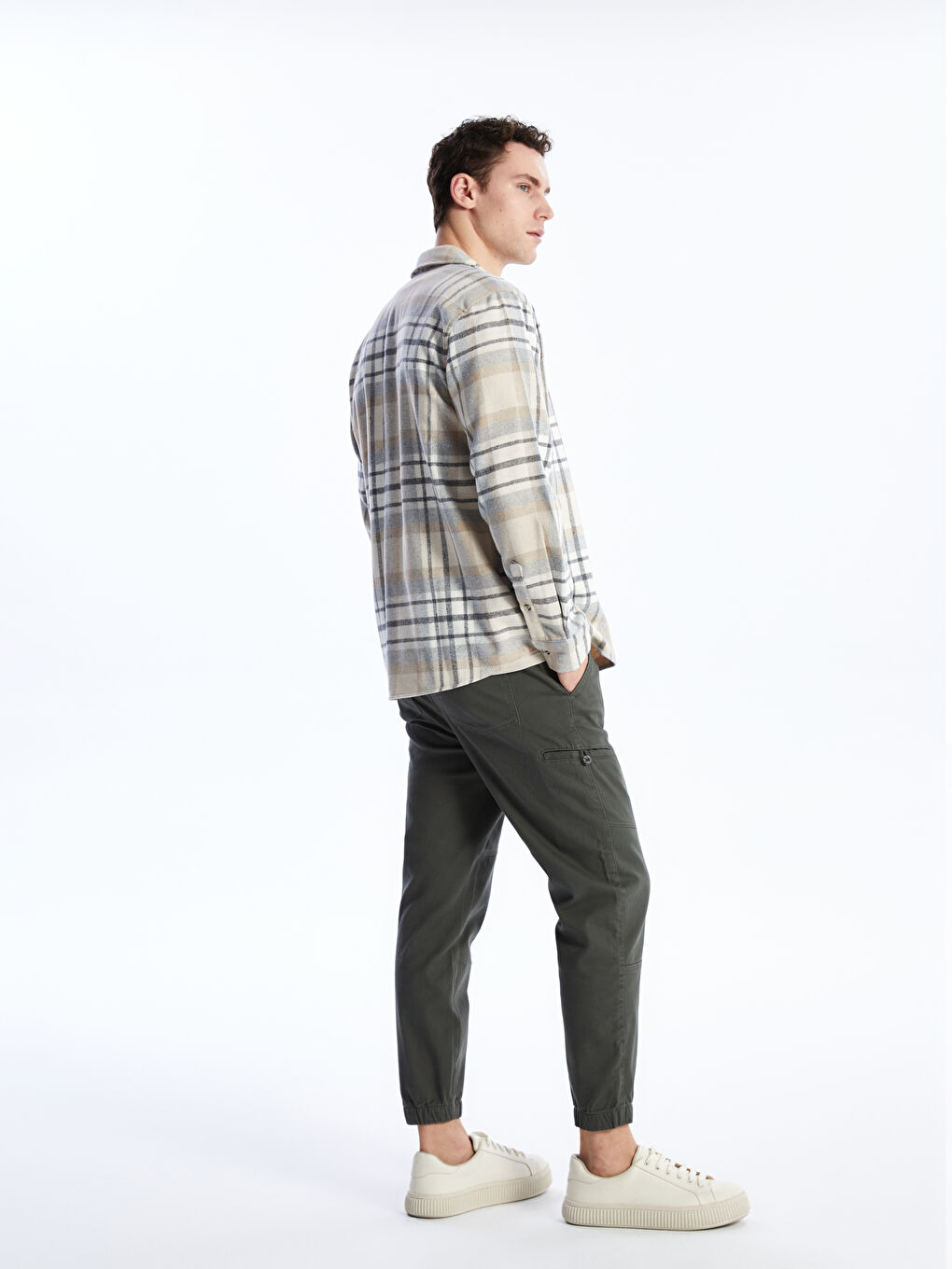 Muške pantalone od gabardina slim fit -S41012Z8-QLA