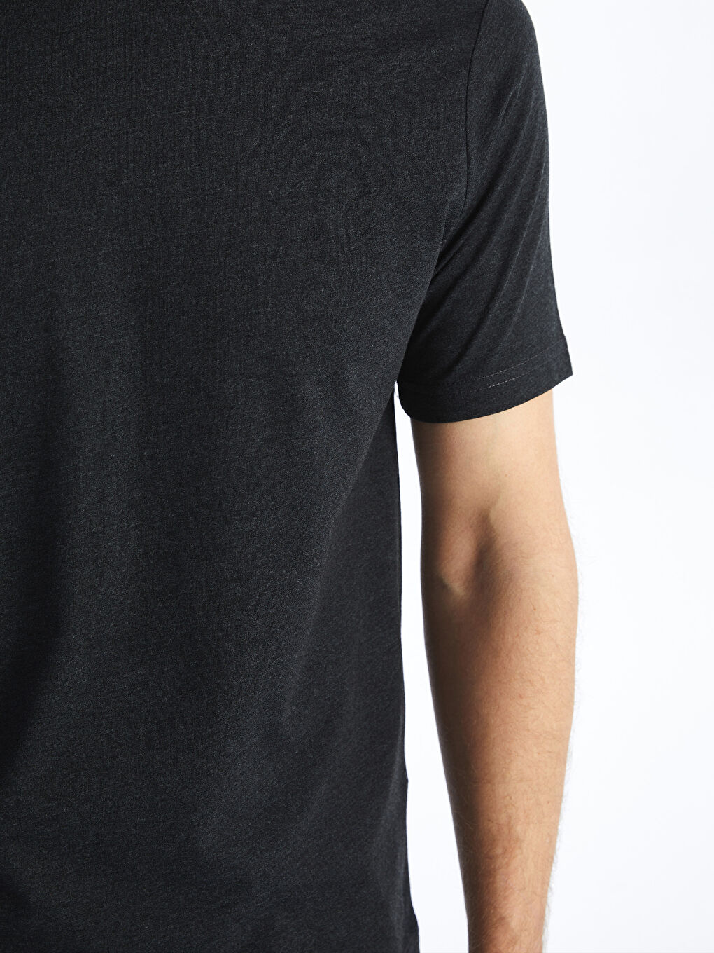 تيشيرت رجالي برقبة دائرية من قماش جيرسي-3