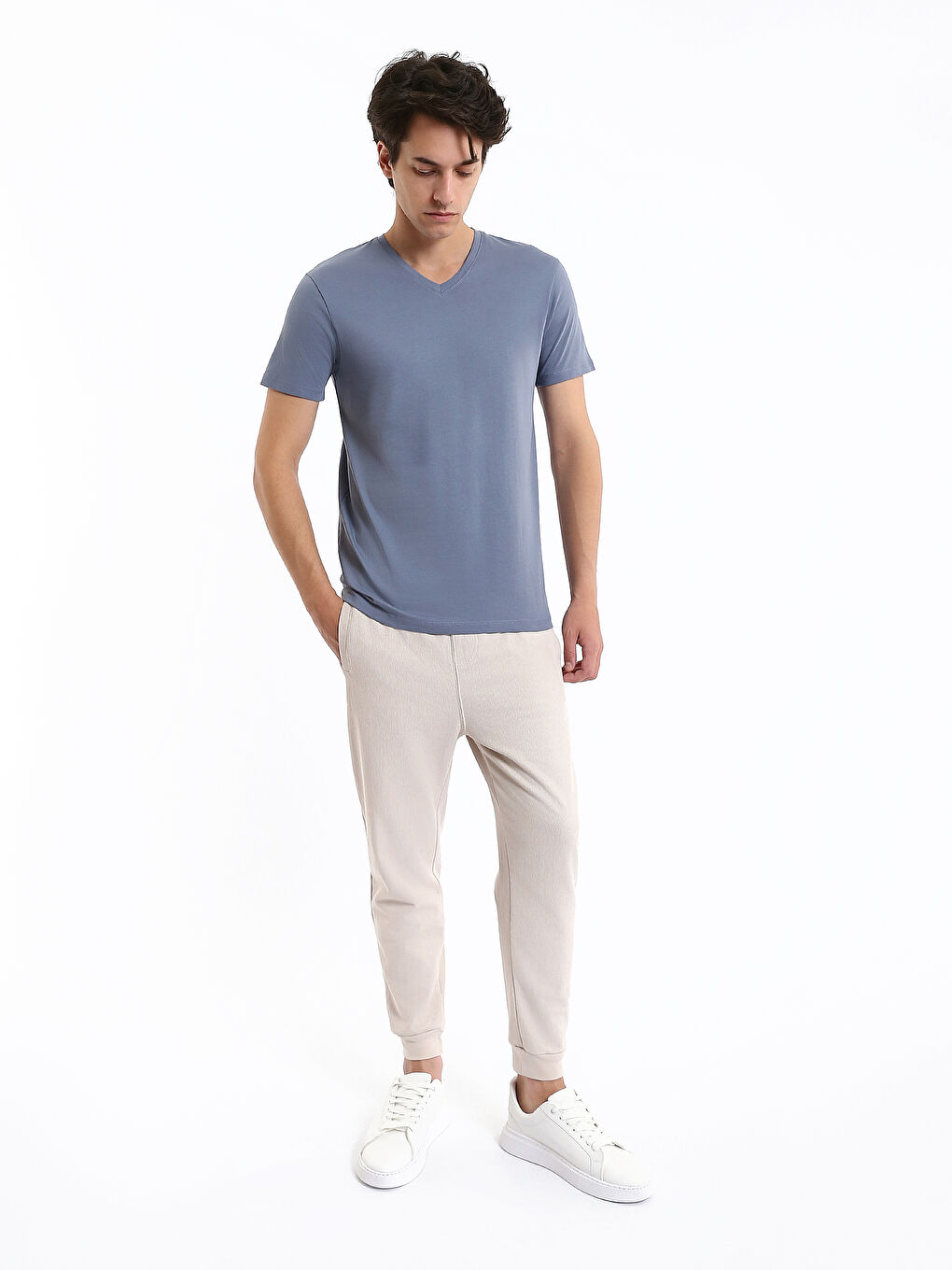 تيشيرت ياقة V كم قصير للرجال-2