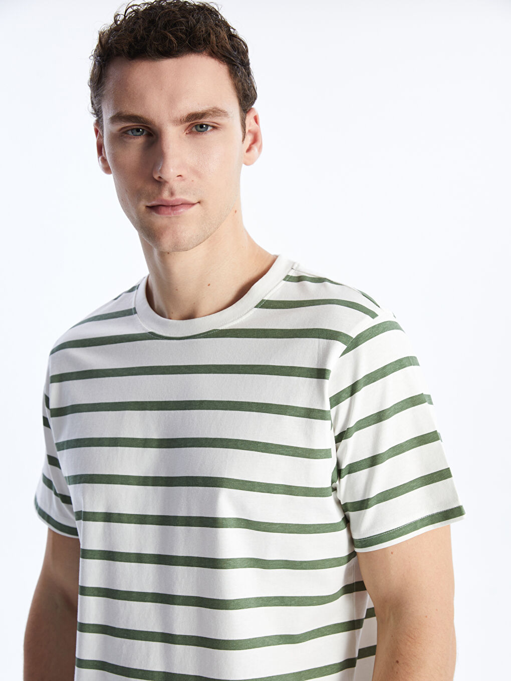 Ерлерге арналған жолақты трикотаж футболка-2