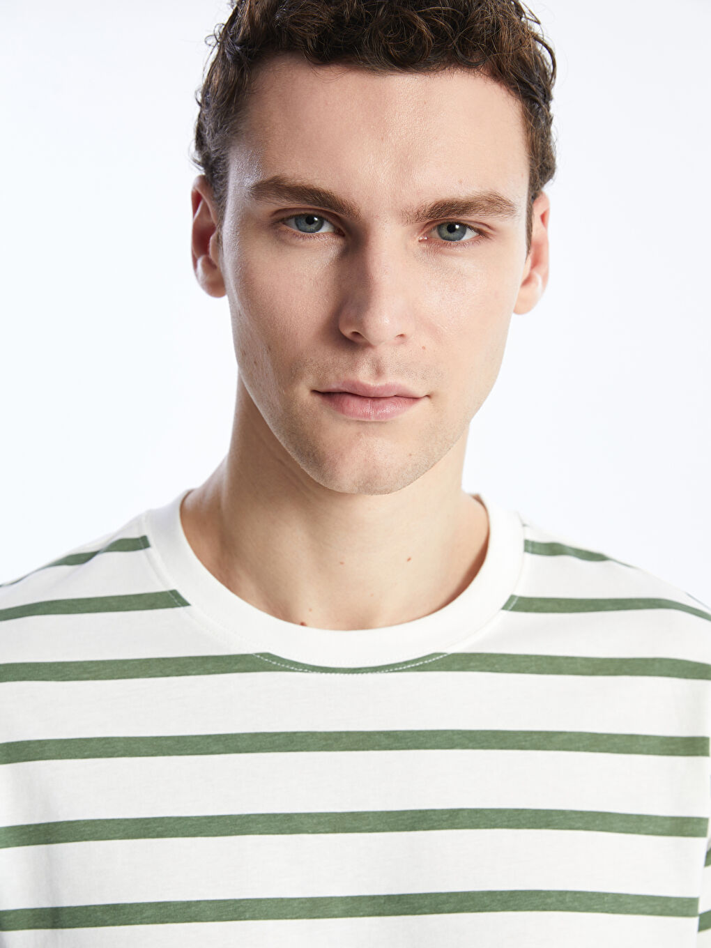 Ерлерге арналған жолақты трикотаж футболка-3