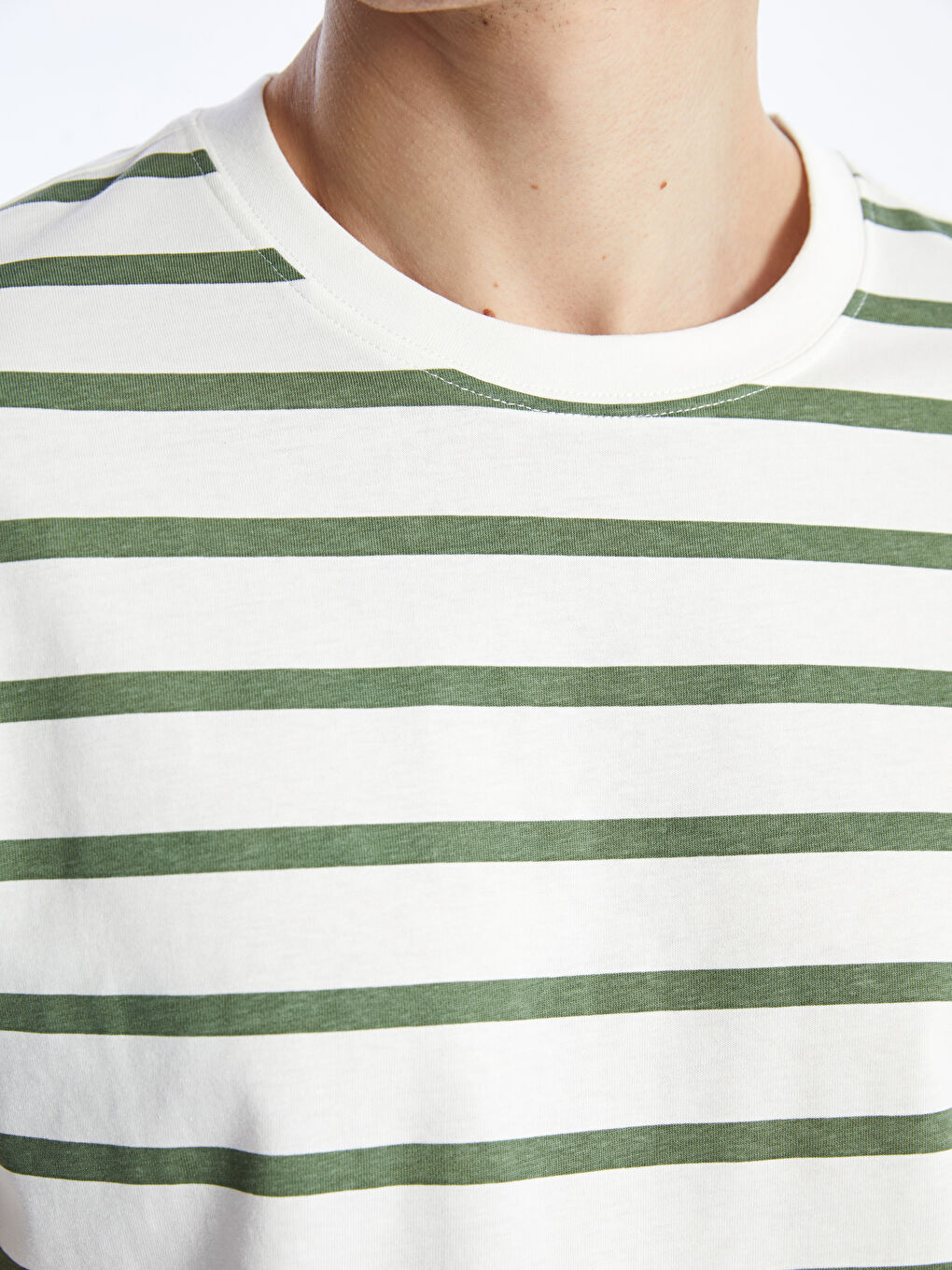 Ерлерге арналған жолақты трикотаж футболка-4