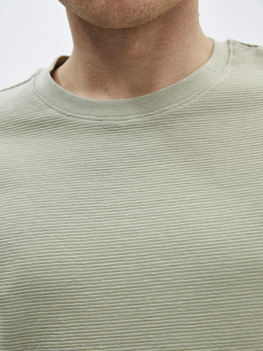 Ерлерге арналған дөңгелек жағалы қысқа жең футболка-3