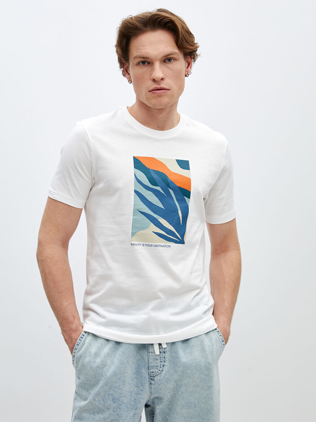 Ekru Bisiklet Yaka Kısa Kollu Baskılı Penye Erkek Tişört