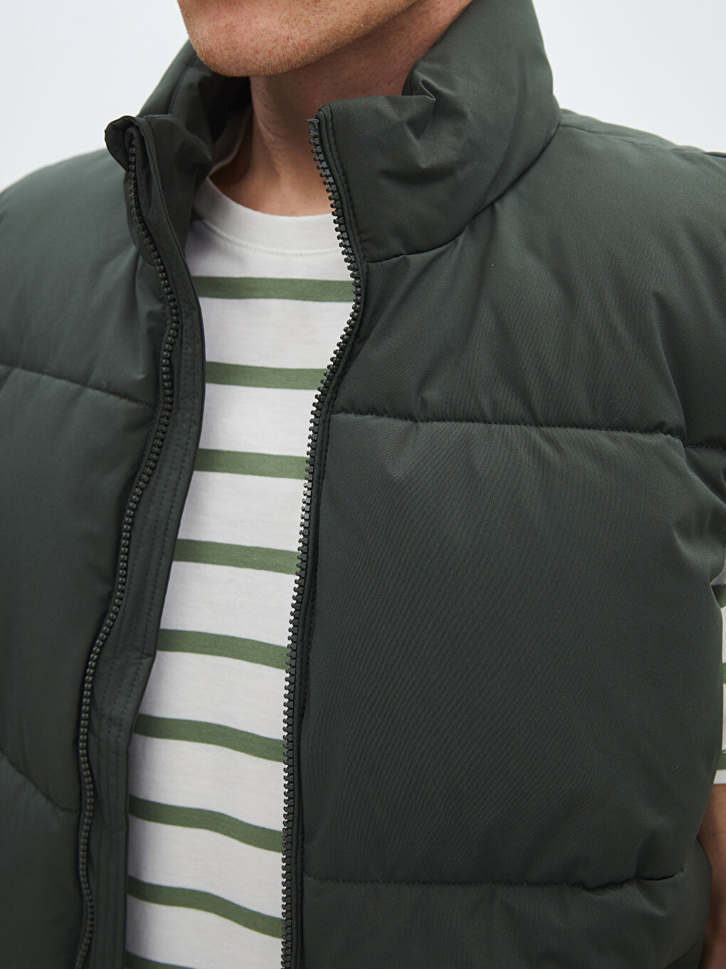 ерлерге арналған стандартты пішім биік жағалы пуховик жилет-4