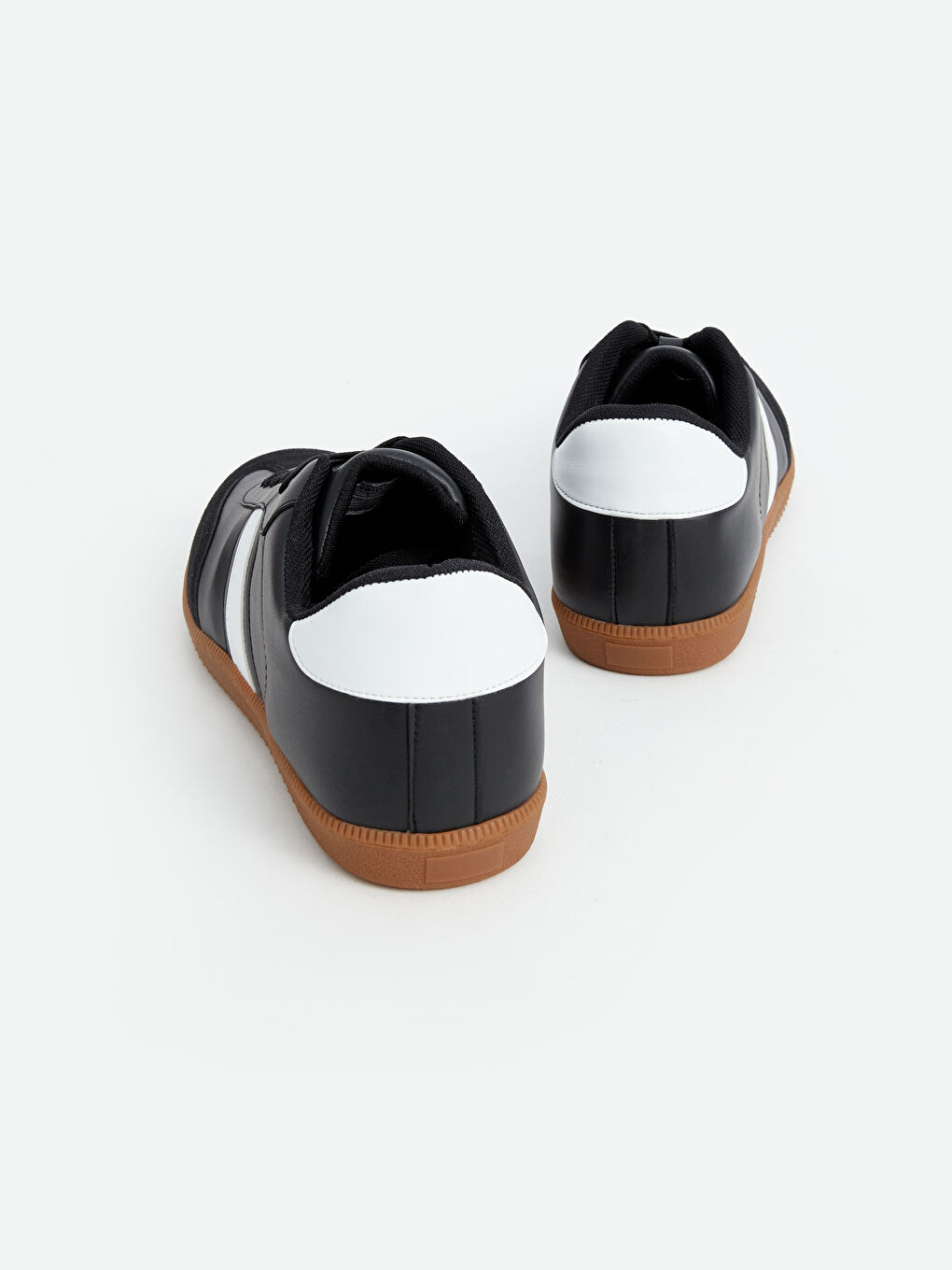 پێڵاوی وەرزشی ڕه‌ش پیاو -S42427Z8-HUC