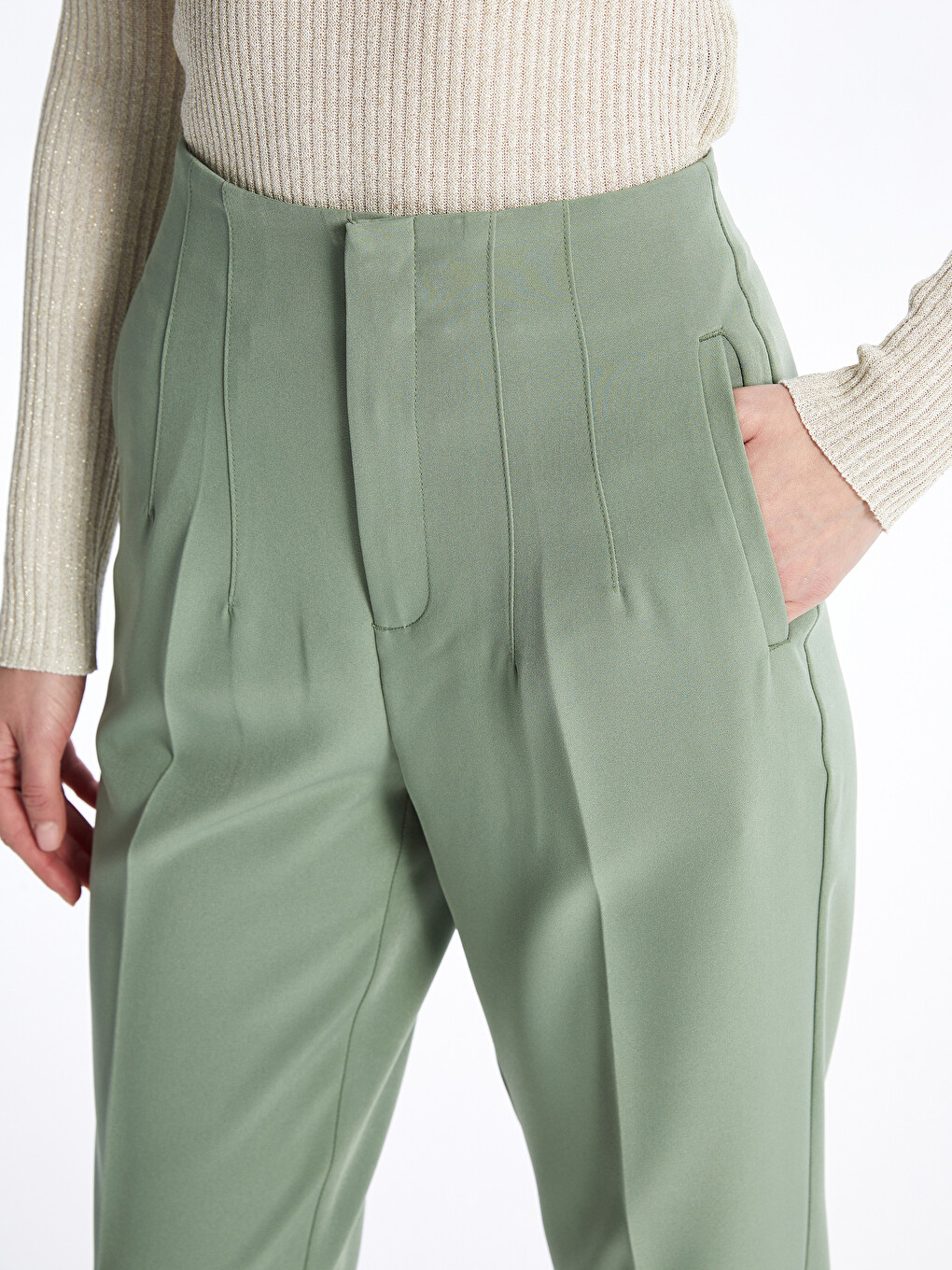 Women's Carrot Fit Plain Trousers-4