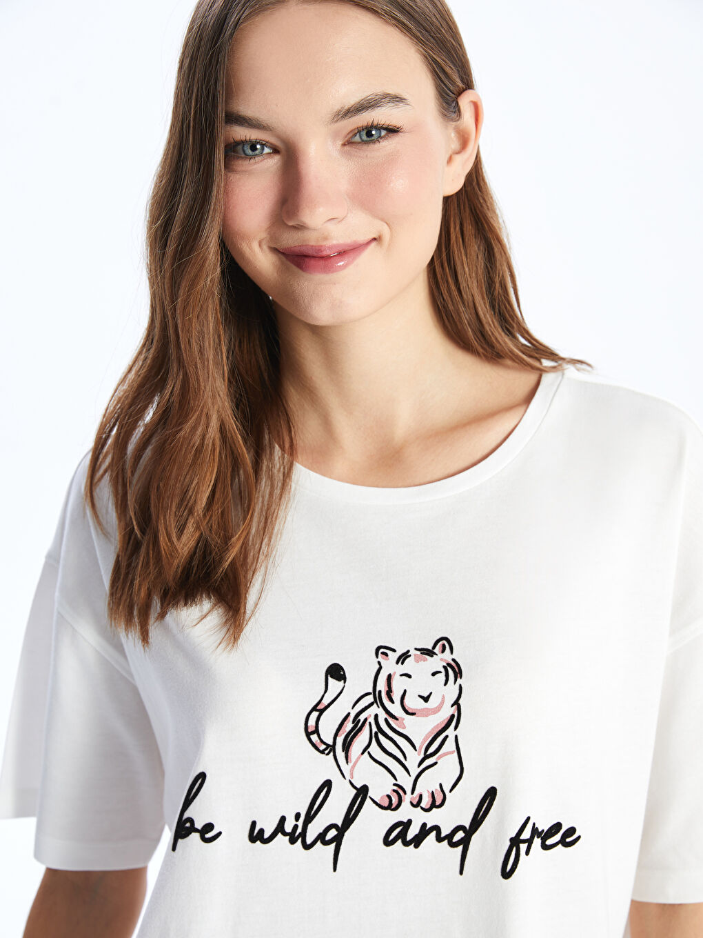 قميص نوم بياقة دائرية مطبوع بأكمام قصيرة للسيدات-2