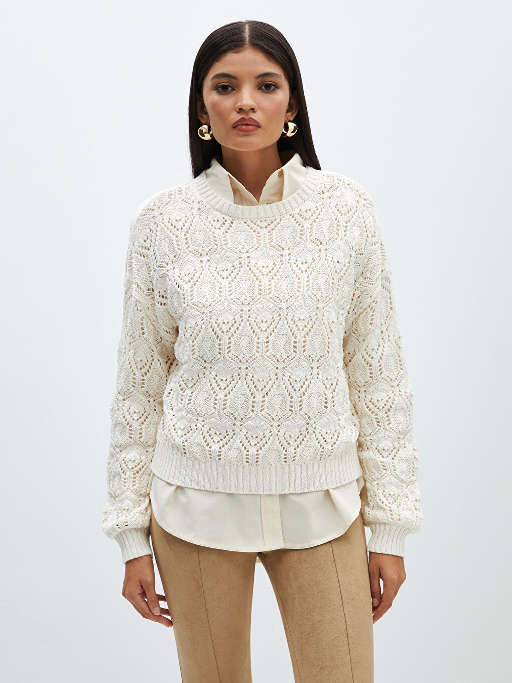 Әйелдерге арналған дөңгелек жағалы тесік тоқыма ұзын жең оверсайз трикотаж жемпір-1