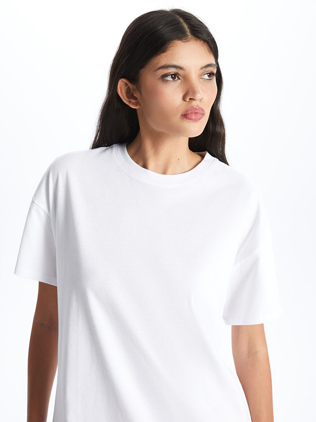 Beyaz Bisiklet Yaka Düz Kısa Kollu Oversize Kadın Tişört-1