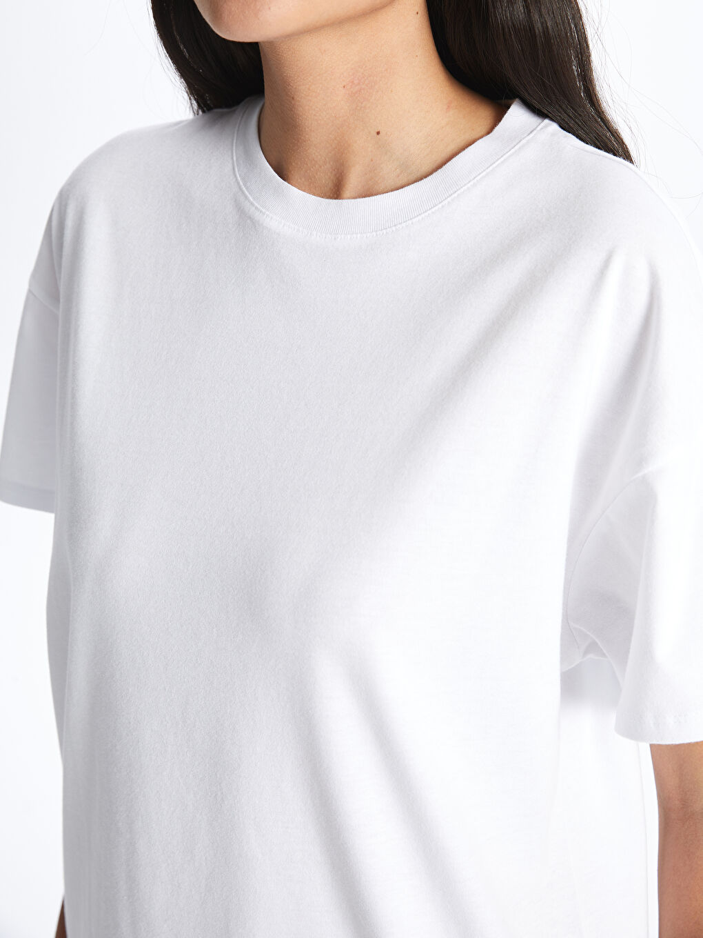 Beyaz Bisiklet Yaka Düz Kısa Kollu Oversize Kadın Tişört-3