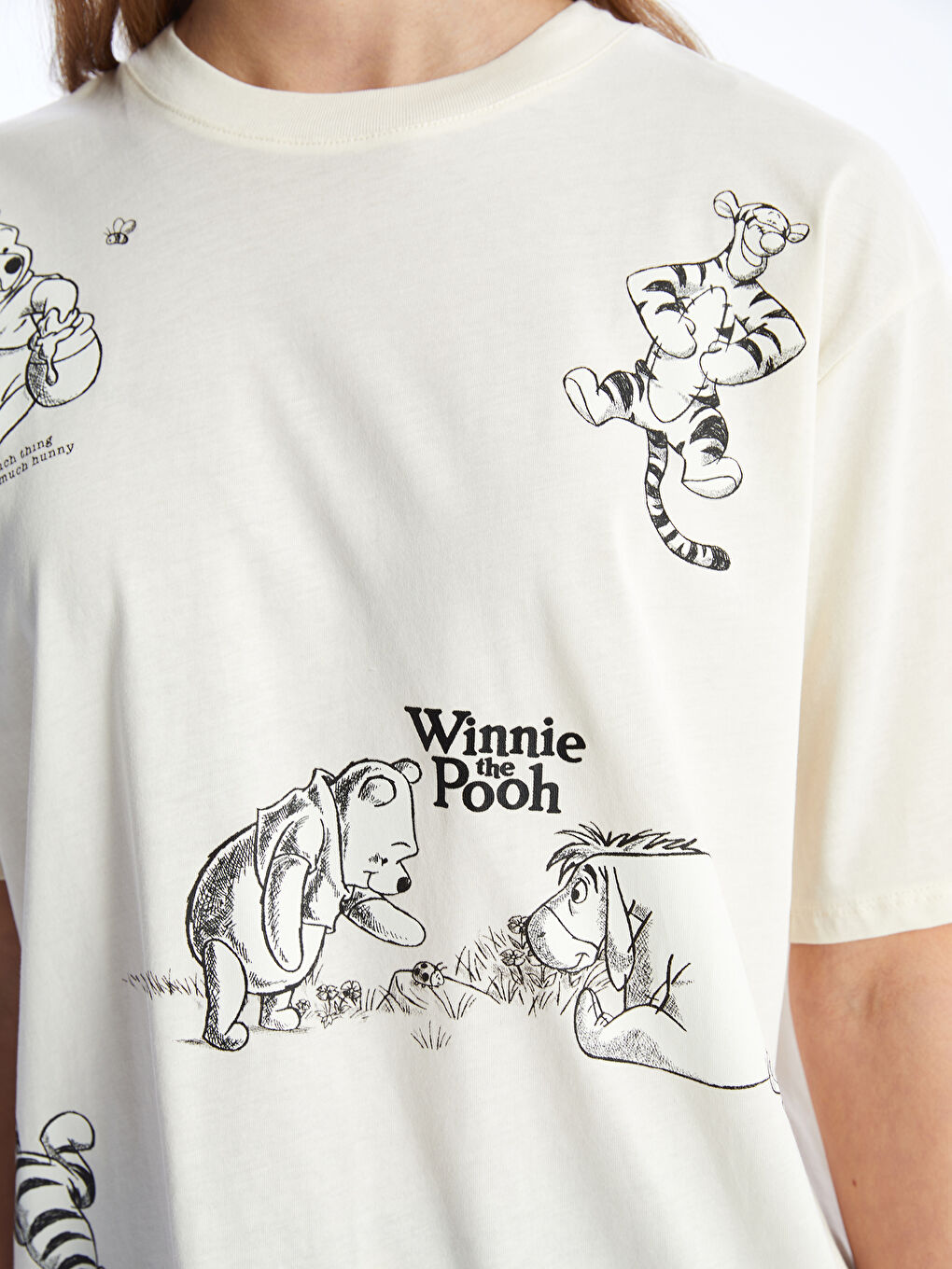Ekru Bisiklet Yaka Winnie the Pooh Baskılı Oversize Kadın Tişört-2