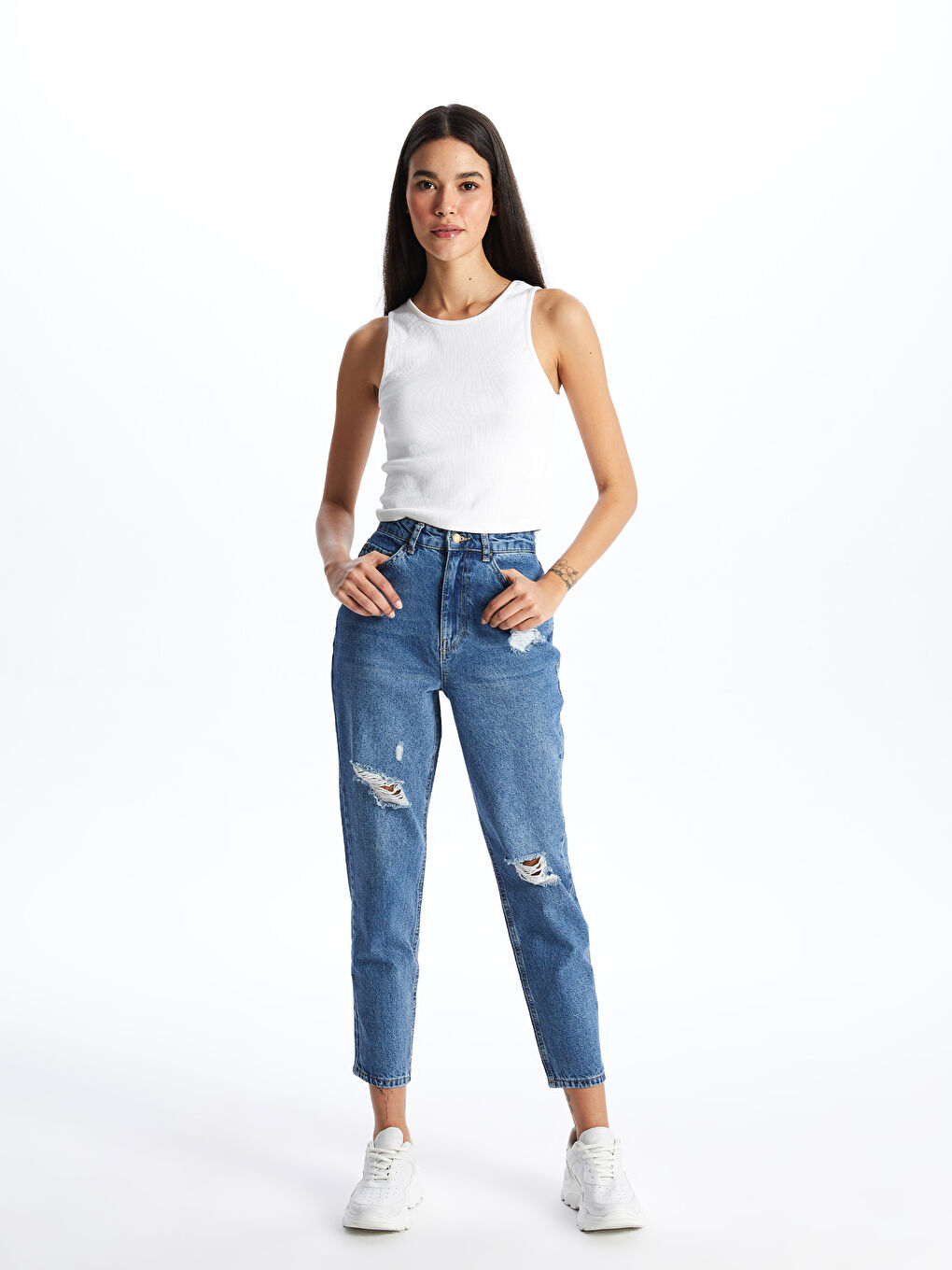 LCW Jeans Orta İndigo Rodeo Mom Fit Yırtık Detaylı Kadın Jean Pantolon - 1