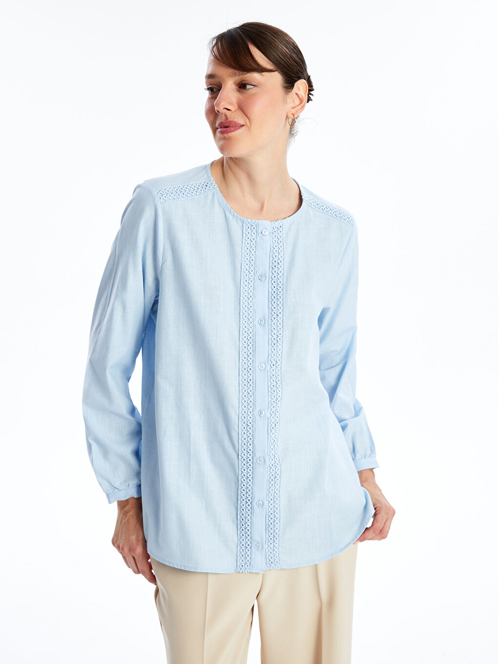 Mavi Bisiklet Yaka Nakışlı Güpürlü Kadın Bluz