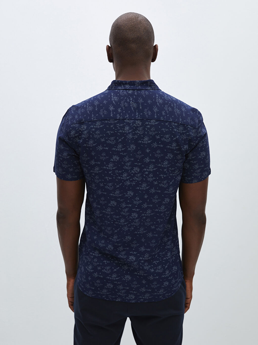 قميص رجالي ضيق بنقشة وأكمام قصيرة للرجال-5