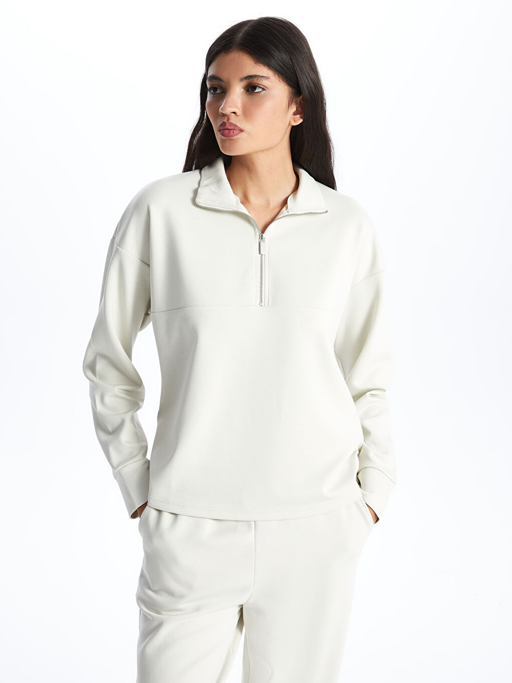 سويتشيرت نسائي بأكمام طويلة وياقة سلحفاة -S46640Z8-VF5