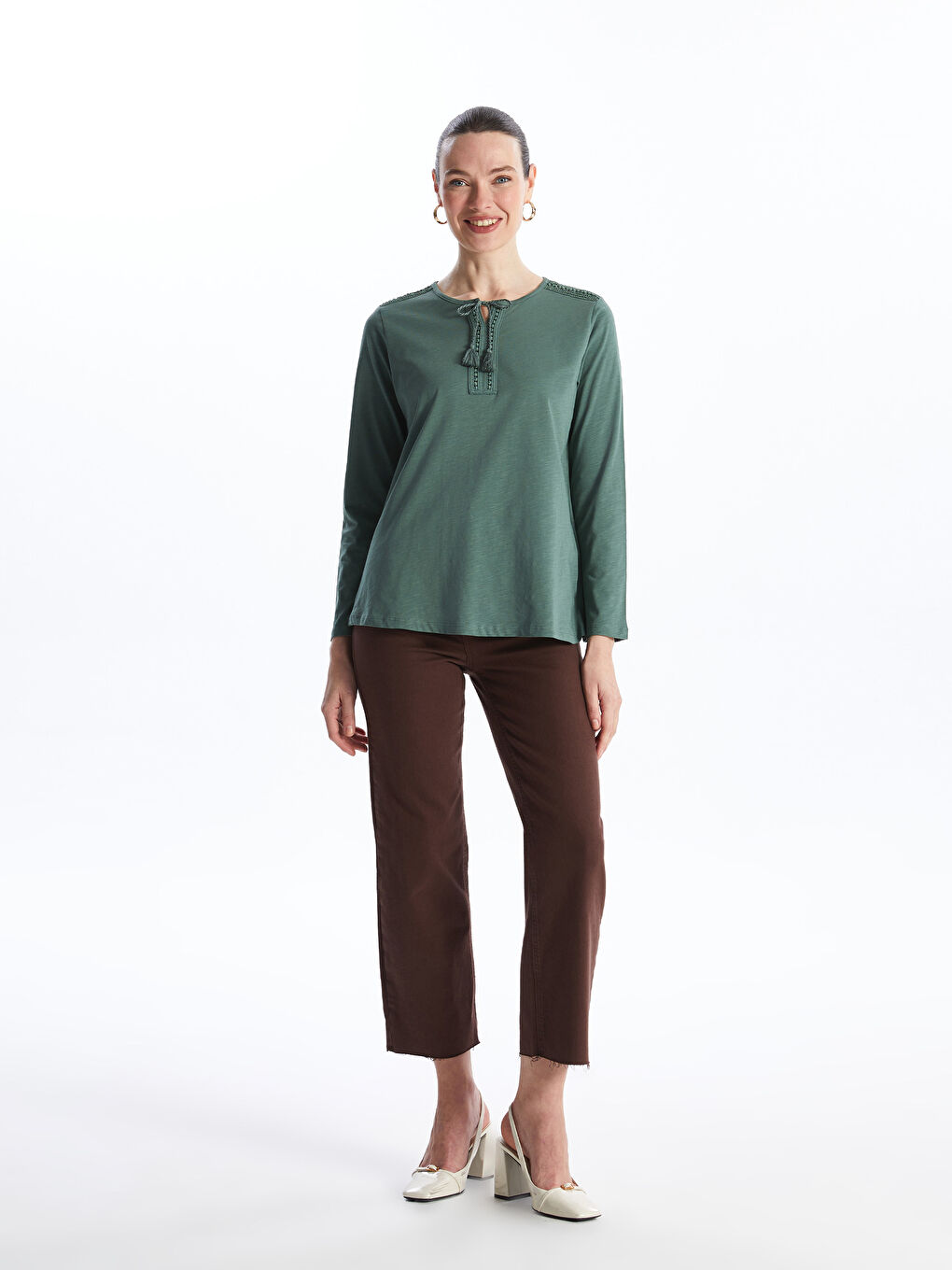 Yeşil Bağlamalı Yaka Nakışlı Uzun Kollu Kadın Bluz-2