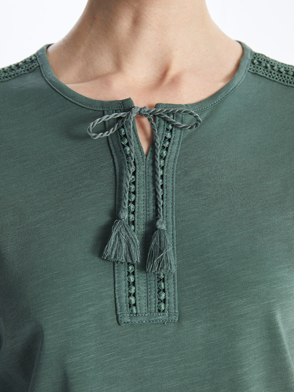 Yeşil Bağlamalı Yaka Nakışlı Uzun Kollu Kadın Bluz-3