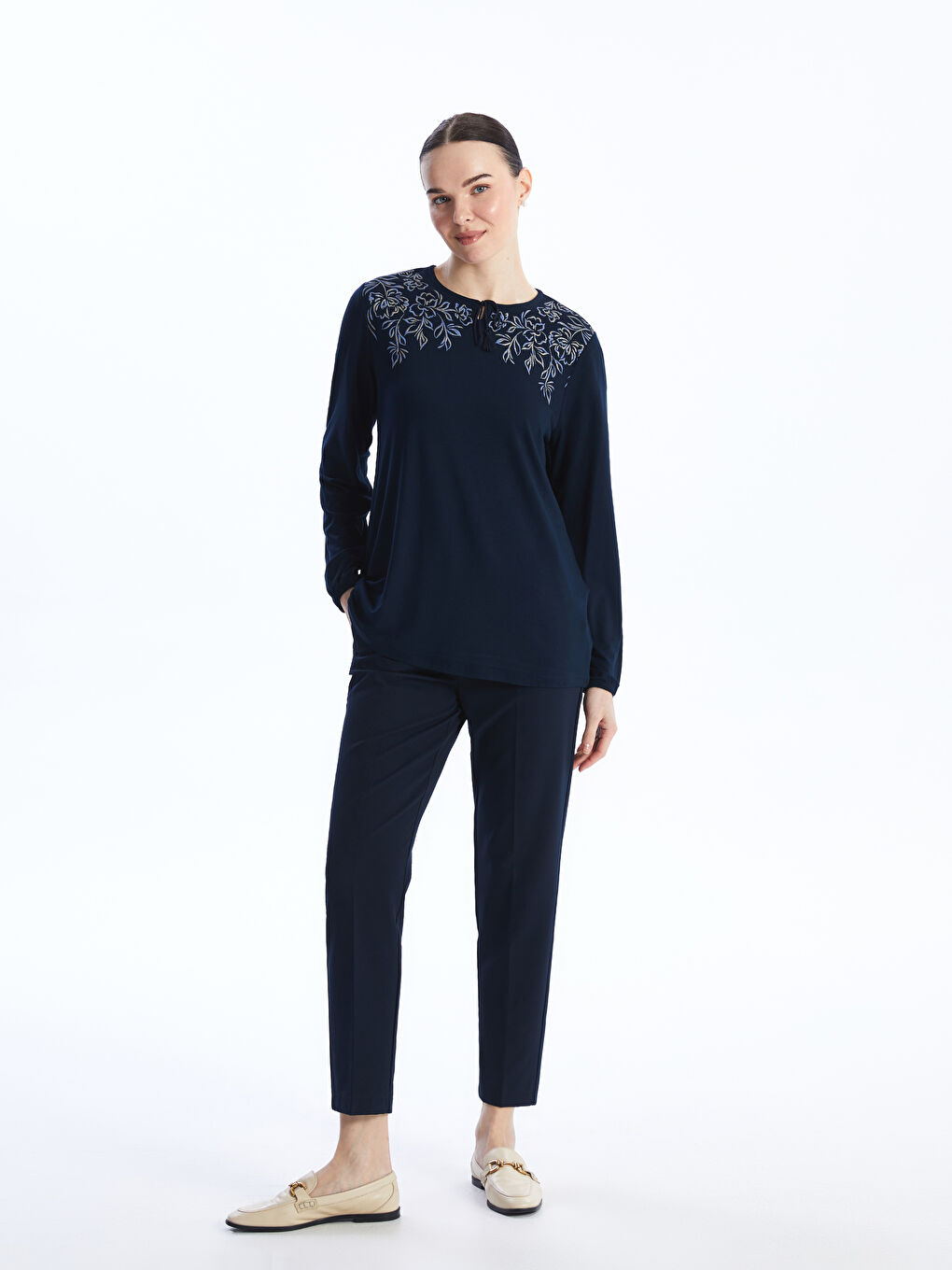 Lacivert Bağlamalı Yaka Çiçekli Uzun Kollu Kadın Bluz-1