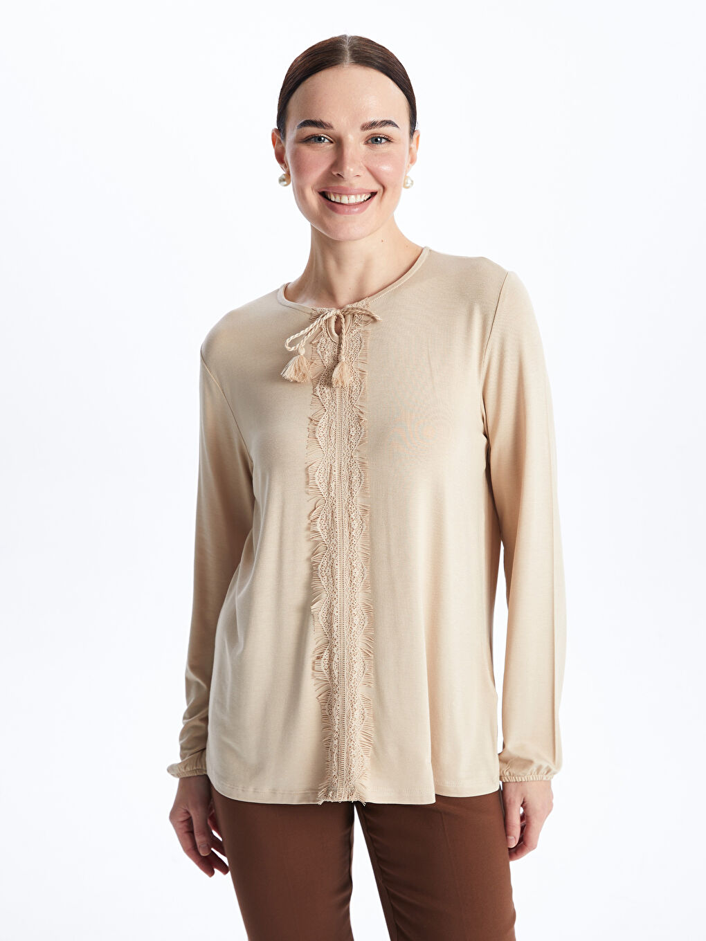 Bej Bağlamalı Yaka Nakışlı Uzun Kollu Kadın Bluz
