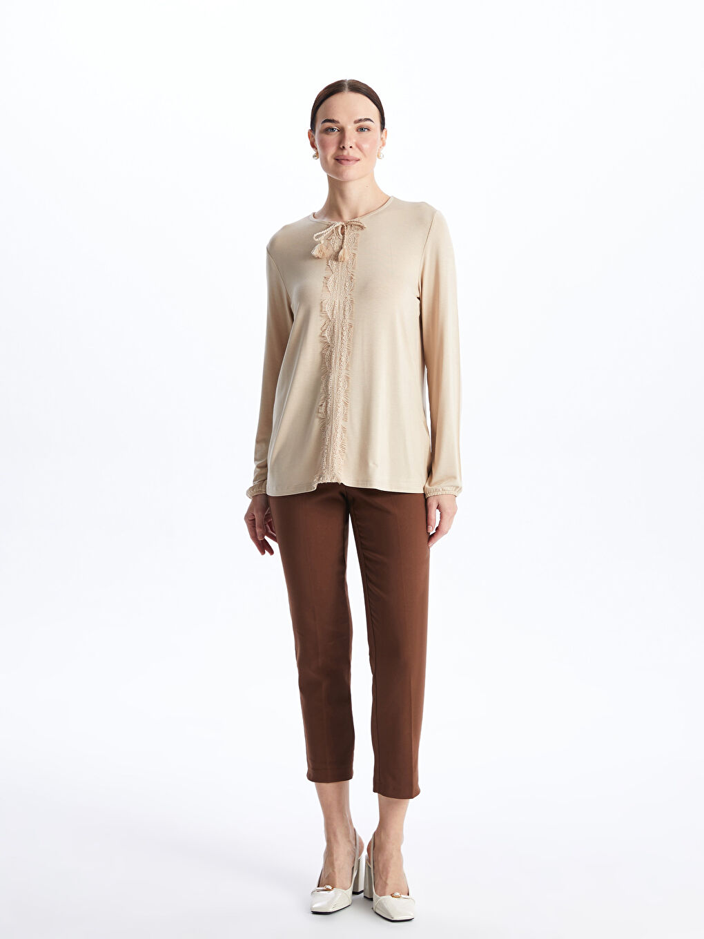 Bej Bağlamalı Yaka Nakışlı Uzun Kollu Kadın Bluz-2