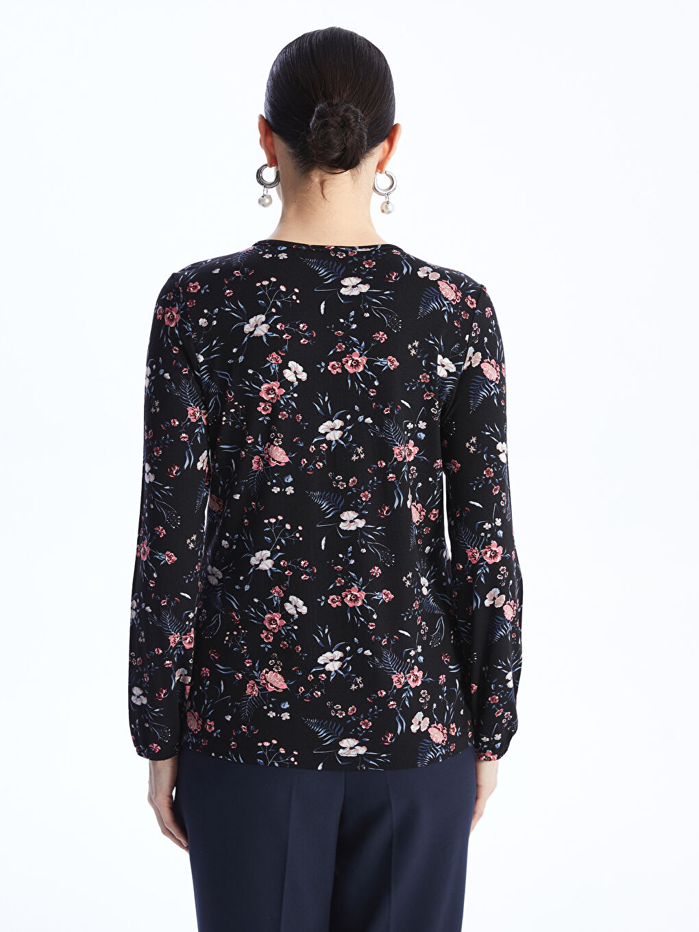 بلوز ڕه‌ش ئافرەت -S46946Z8-SW5