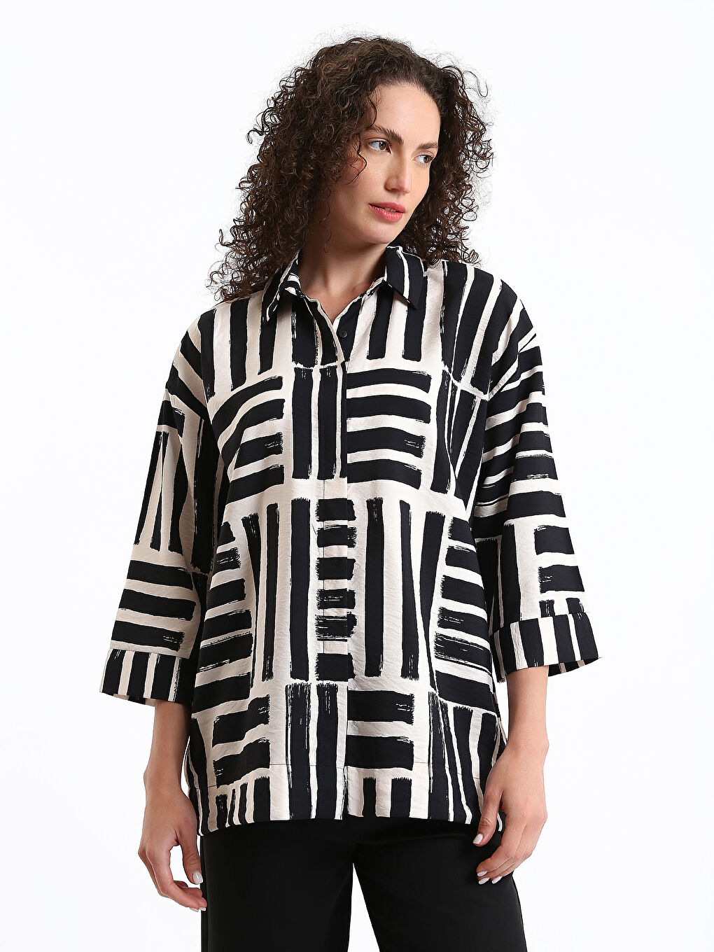 Siyah Desenli Oversize Kadın Gömlek-1