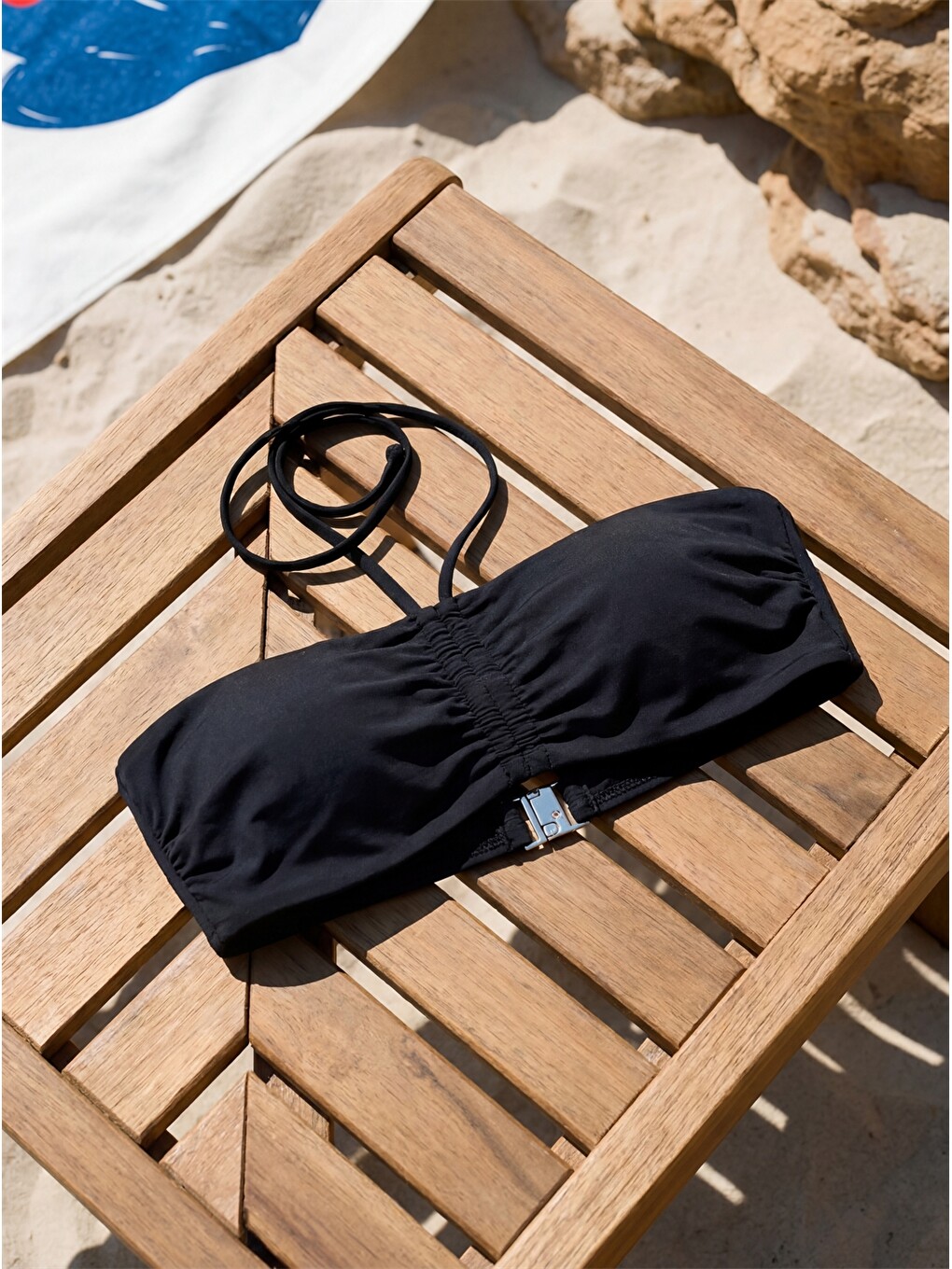 Siyah UV Korumalı Bağlama Detaylı Kadın Bikini Üst