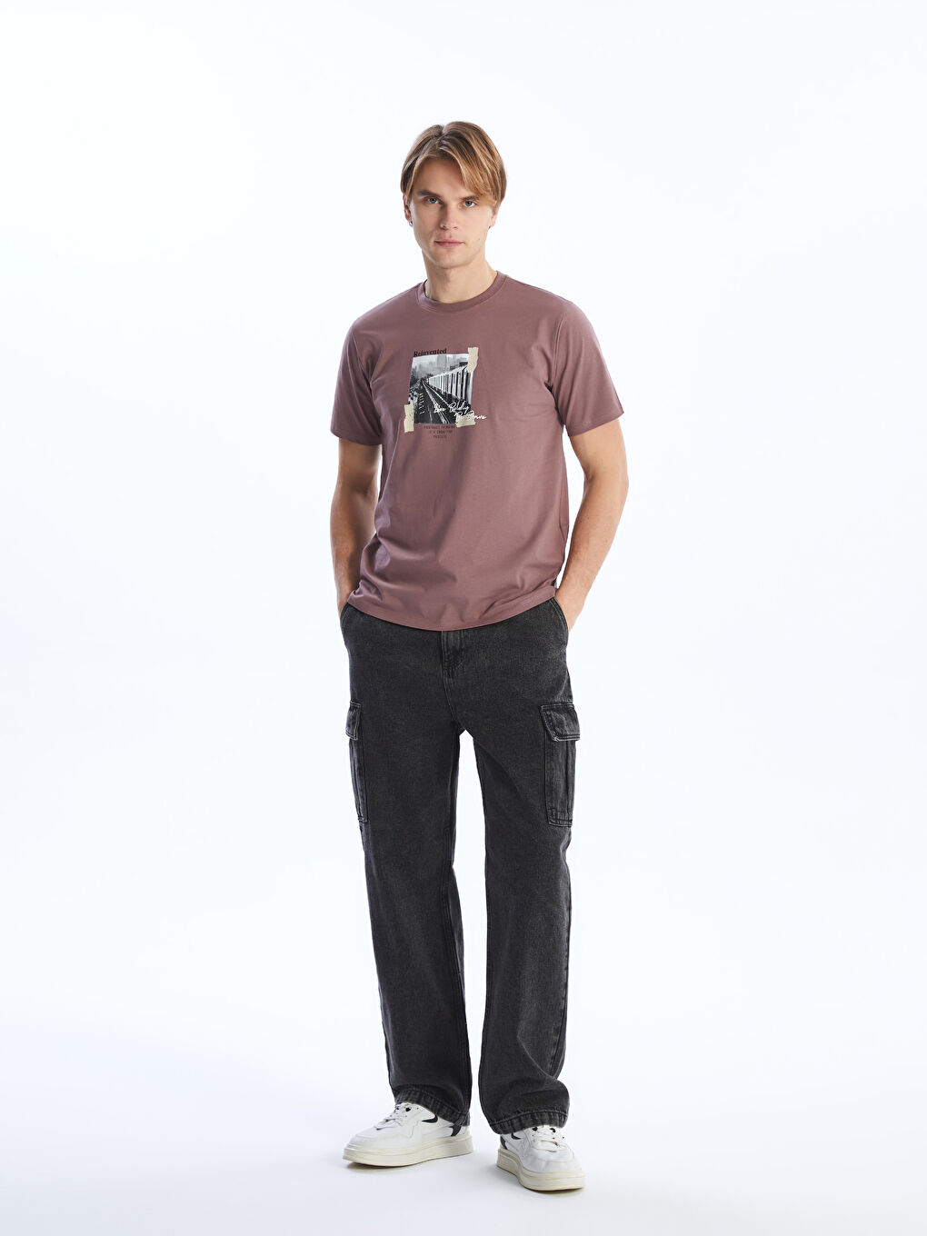 Ерлерге арналған трикотаж дөңгелек жағалы қысқа жең принтті мақта футболка-1