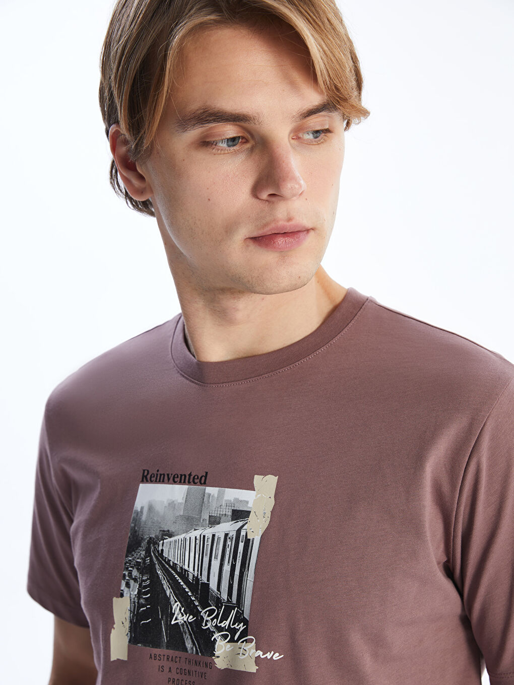 Ерлерге арналған трикотаж дөңгелек жағалы қысқа жең принтті мақта футболка-2