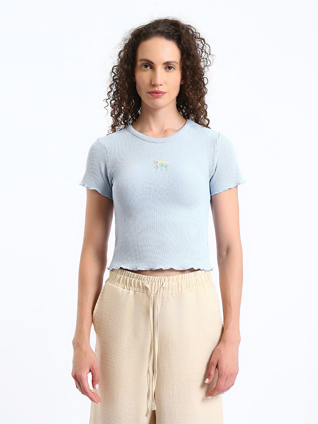 T-shirt à Manches Courtes Brodé à Col Rond pour Femmes-1