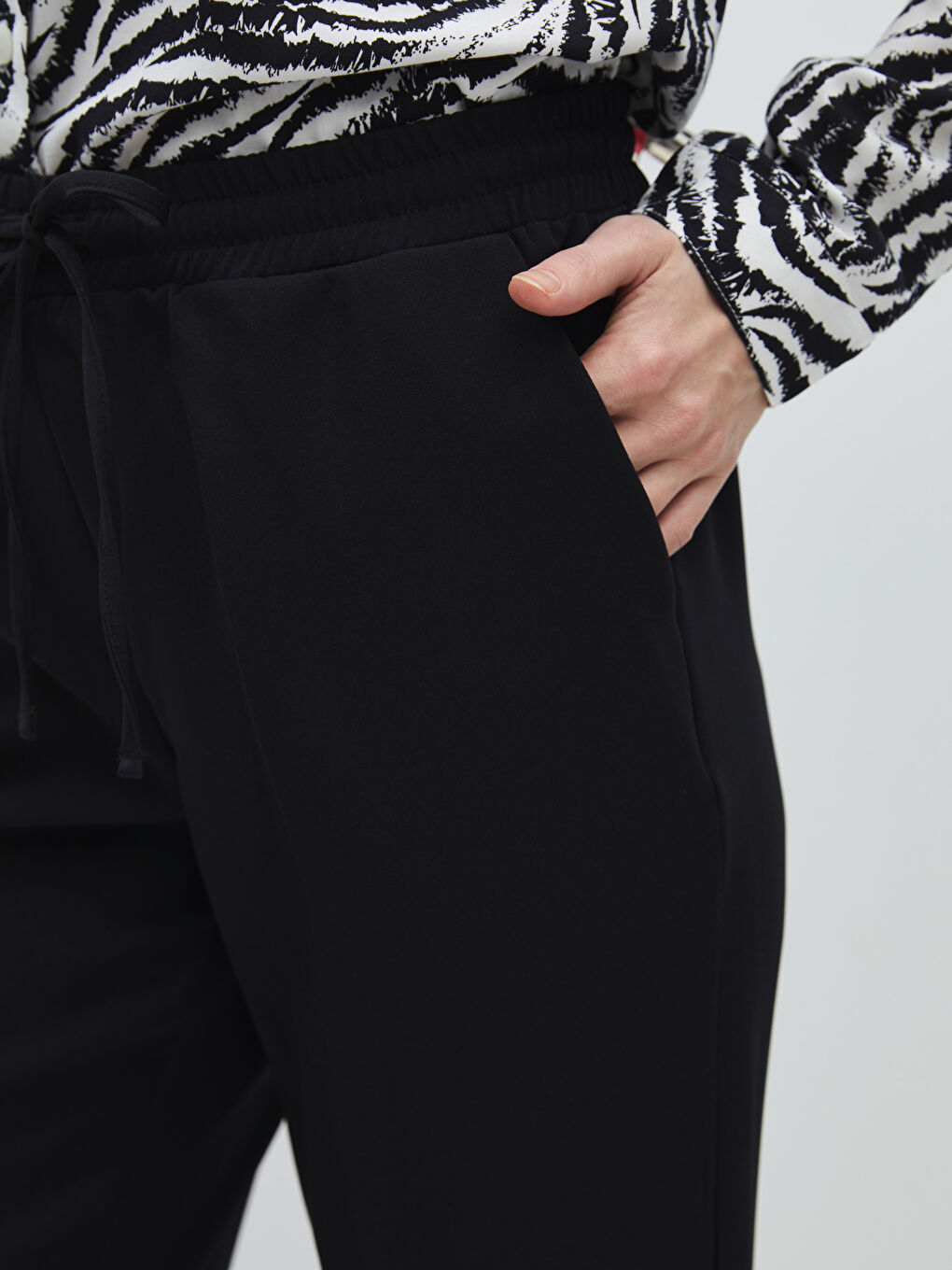 Elastic Waist Standard Fit Women's Trousers -S47882Z8-CVL