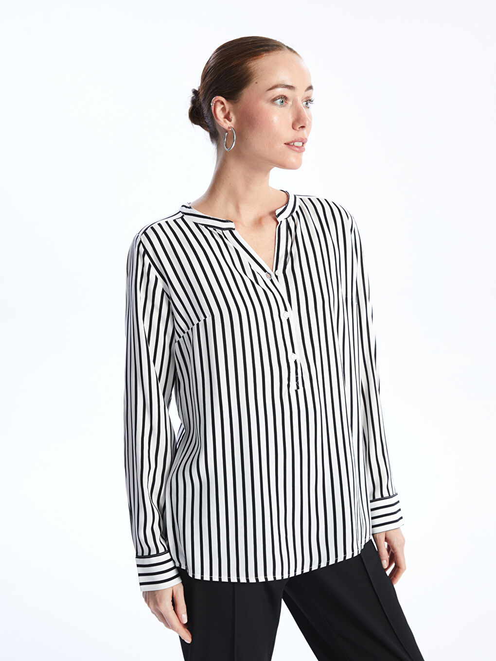 LCWAIKIKI Classic Bluza sa okovratnikom sa izrezom, prugasta, dugi rukav, za žene -S48010Z8-LEG