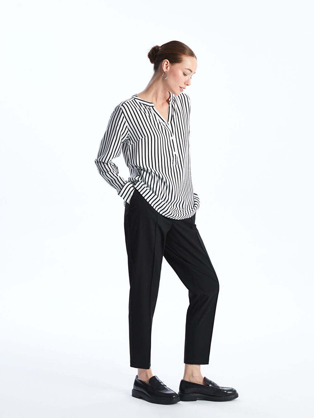 LCWAIKIKI Classic Bluza sa okovratnikom sa izrezom, prugasta, dugi rukav, za žene -S48010Z8-LEG