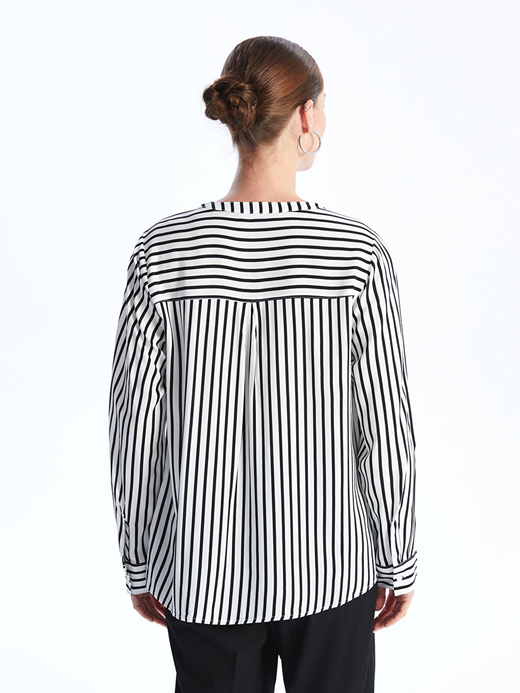 LCWAIKIKI Classic Bluza sa okovratnikom sa izrezom, prugasta, dugi rukav, za žene -S48010Z8-LEG