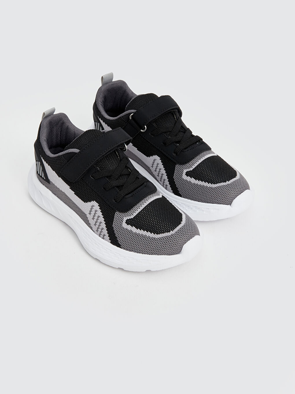 Siyah File Detaylı Erkek Çocuk Spor Ayakkabı