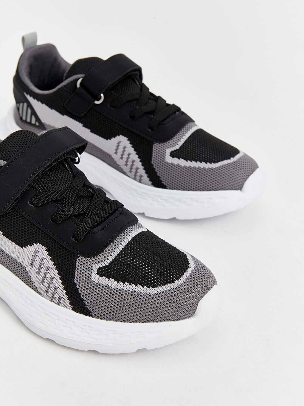 Siyah File Detaylı Erkek Çocuk Spor Ayakkabı-2