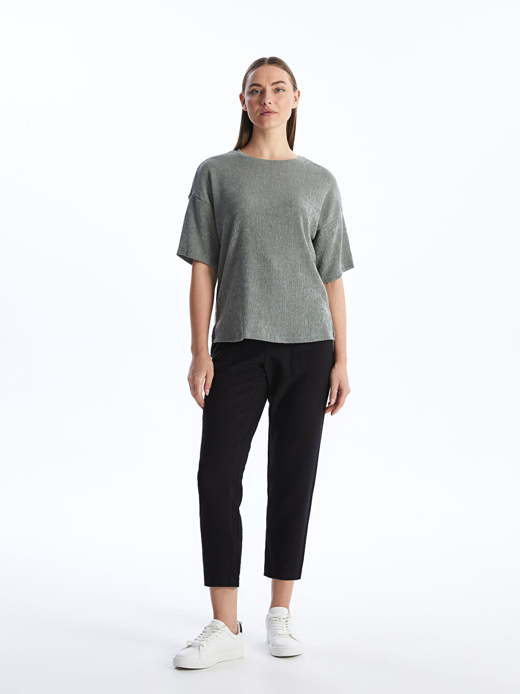 Gri Bisiklet Yaka Düz Kısa Kollu Oversize Kadın Tişört-1